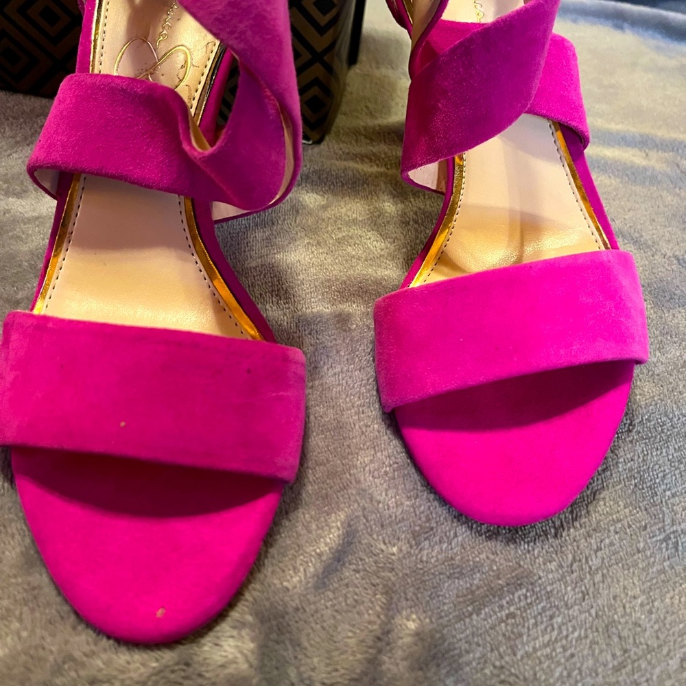 Gorgeous heels! 3.5 inches